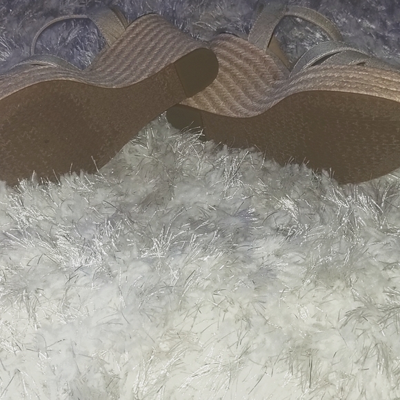 Michael Kors Wedge Sandals 💛 - Picture 5 of 5